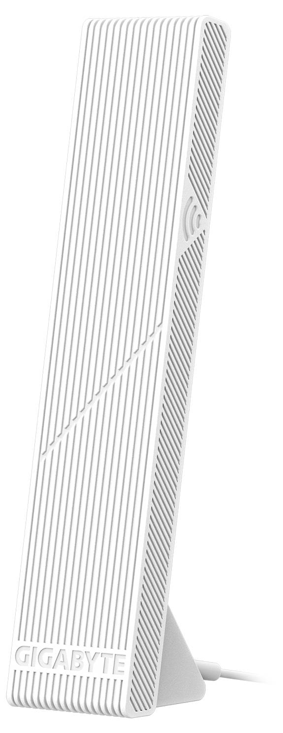 Antenne blanche, rectangulaire et externe, avec des lignes verticales et l'inscription 'Gigabyte' à sa base.