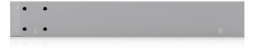 Panneau de serveur vide de couleur grise pour montage en rack, avec plusieurs trous de fixation, sur fond blanc.