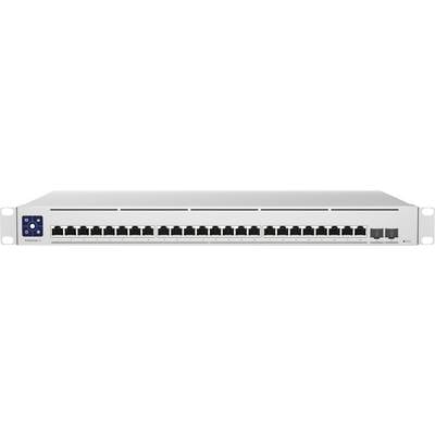 Commutateur réseau avec 24 ports Ethernet et deux connexions optiques, adapté au montage en rack dans une salle de serveurs.