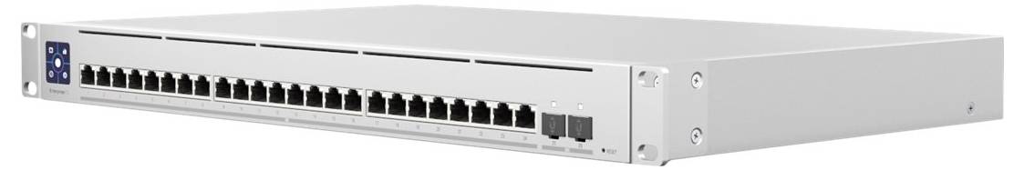 Commutateur réseau en argent avec 24 ports Ethernet et deux emplacements SFP ; adapté pour un montage en rack dans une salle de serveurs.