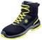 Bottes noires avec des accents jaunes et des lacets, logo du BVB sur le côté.