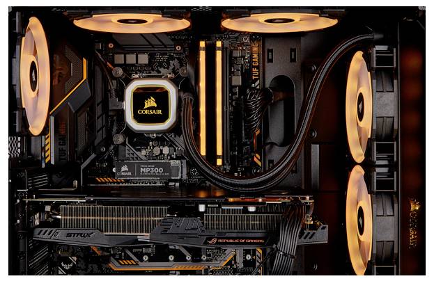 Vue d'un boîtier d'ordinateur ouvert avec une carte mère, une carte graphique et des ventilateurs installés, éclairés par des LED oranges.