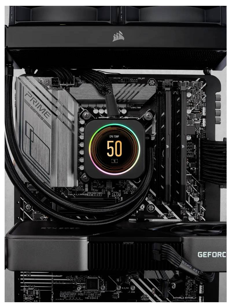 Un ordinateur ouvert montre une carte mère étiquetée 'PRIME', un processeur avec un indicateur de jauge à '50' et une carte graphique 'GEFORCE'.