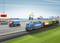 Un train de marchandises avec un conteneur 'Sea Logistics', un camion 'Sea Freight' et des navires dans le port. Une grue place un conteneur. Scène de transport de marchandises.