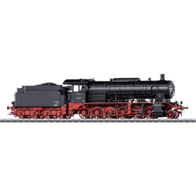 Une locomotive à vapeur noire avec un châssis rouge est stationnée sur des rails. La locomotive a une conception classique avec une cheminée.