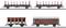 Une illustration de quatre wagons de modèle réduit ferroviaire différents sur des rails : deux wagons de marchandises ouverts, un wagon de marchandises couvert et un wagon de transport de bois.