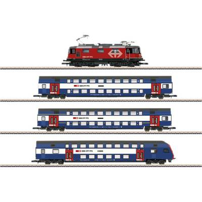 Train miniature des CFF avec une locomotive rouge et trois voitures à double étage bleu et rouge sur des voies parallèles.