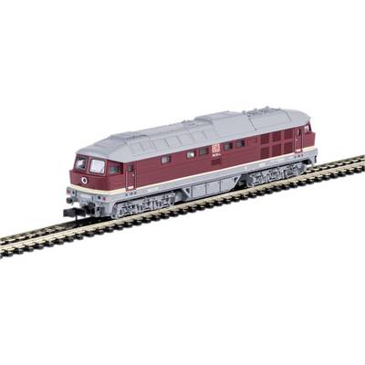 Un train miniature avec un design rouge et gris, roulant sur un rail.