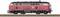 Locomotive rouge de la Deutsche Bahn sur un tronçon de rail, vue de côté.