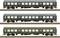 Trois wagons de train miniature de couleur verte, alignés sur des rails. Deux similaires en haut, un avec un toit marron en bas. Représentation détaillée.