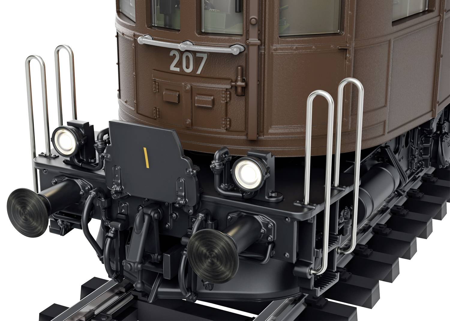 Gros plan sur un wagon de train brun sur des rails, portant le numéro '207' sur sa face avant. Le wagon est équipé de poignées métalliques et de phares.