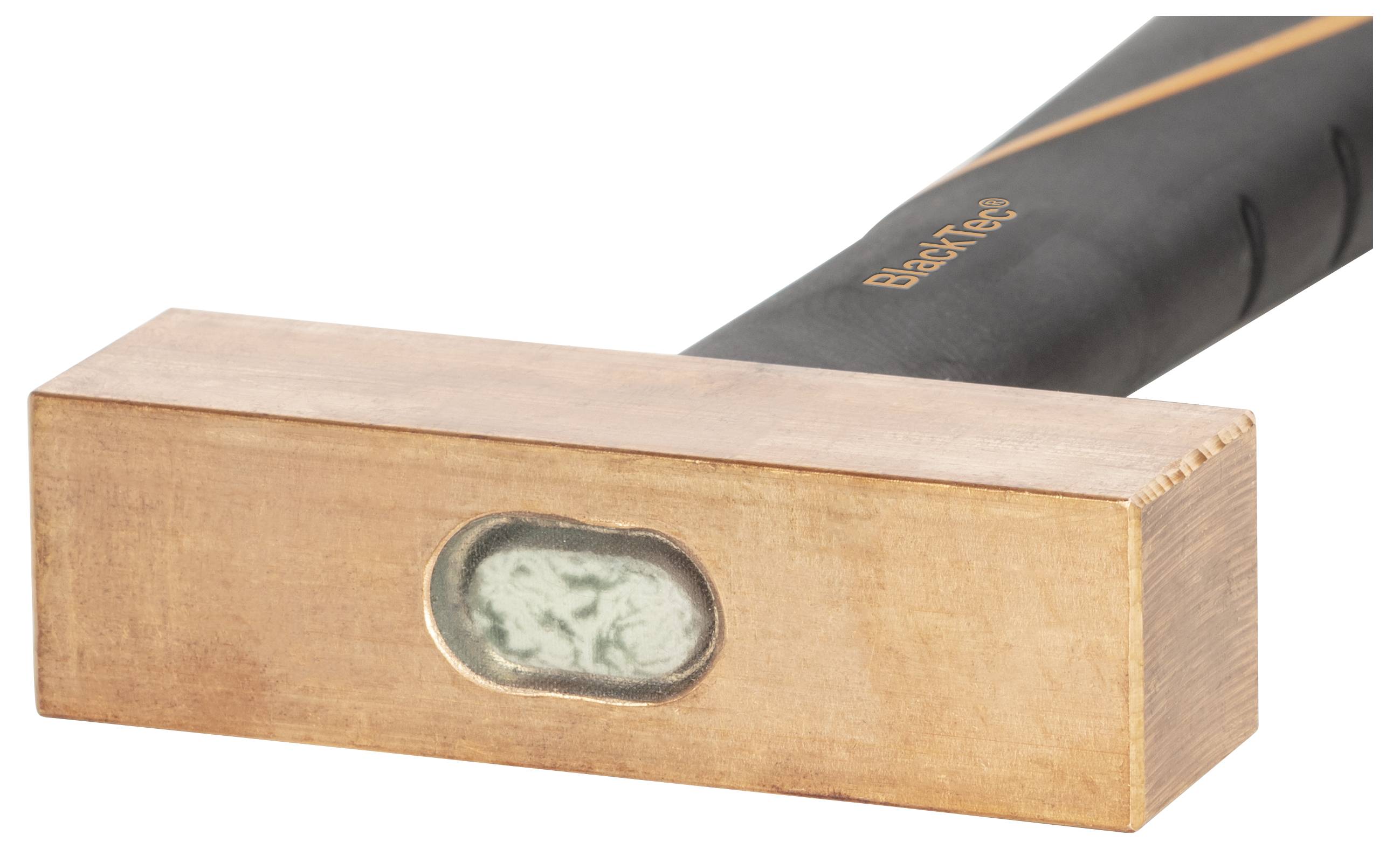 Marteau en cuivre à tête rectangulaire et manche noir.