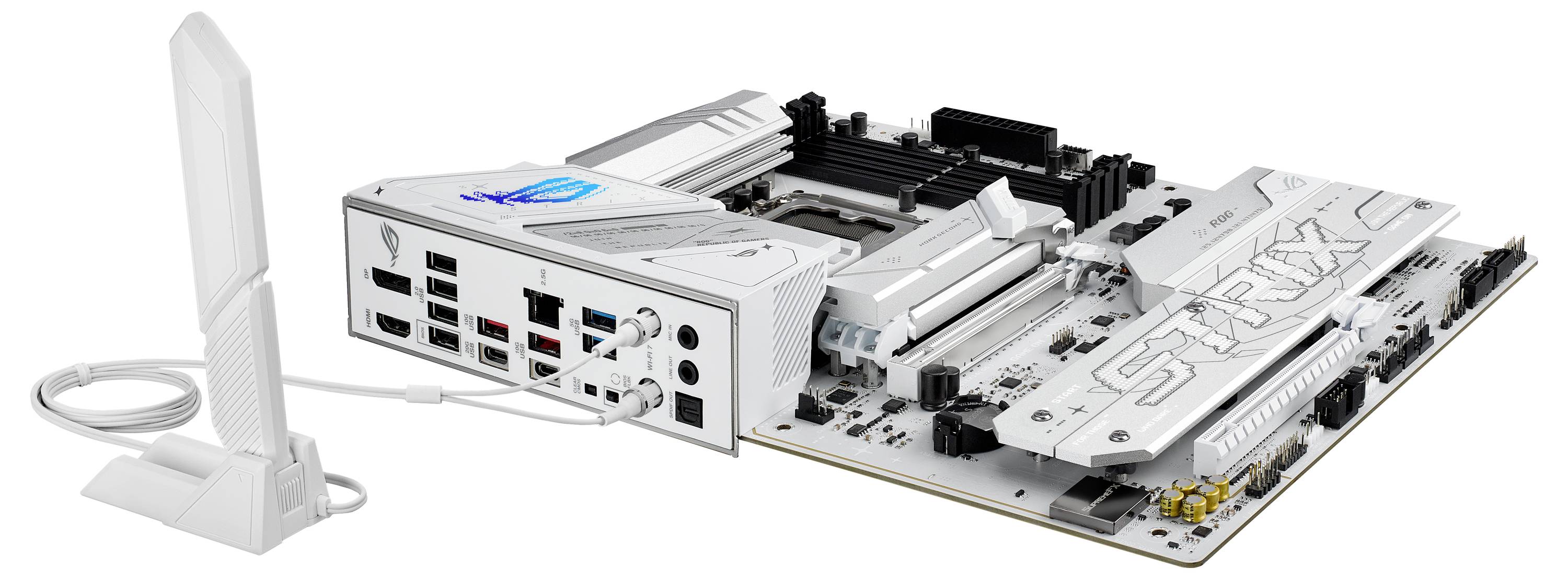 Une carte mère blanche de marque 'STRIX' avec de multiples ports et emplacements visibles, et une antenne détachable connectée sur le côté.