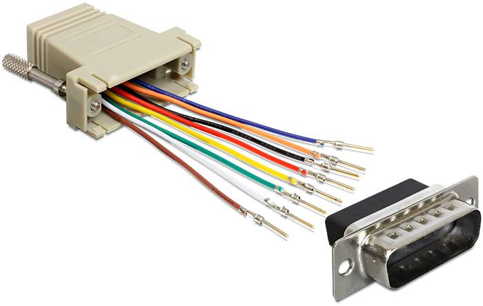 Un connecteur RJ45 ouvert avec des câbles de couleur connectés à un connecteur série DB9 montre les connexions de câbles.