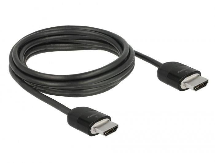 Câble HDMI noir avec deux fiches. Adapté pour connecter des appareils électroniques afin de transmettre des signaux audio et vidéo.