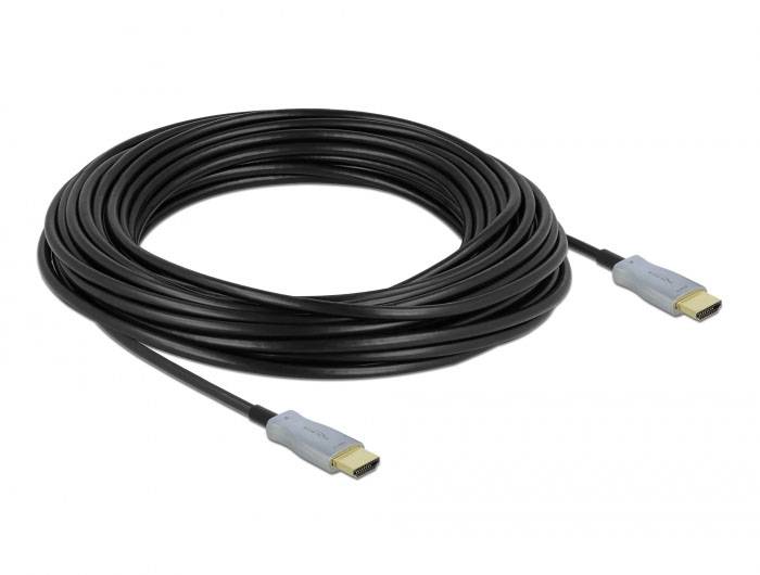 Câble HDMI noir avec connecteurs argentés, enroulé. Adapté pour la transmission de signaux audio et vidéo numériques.