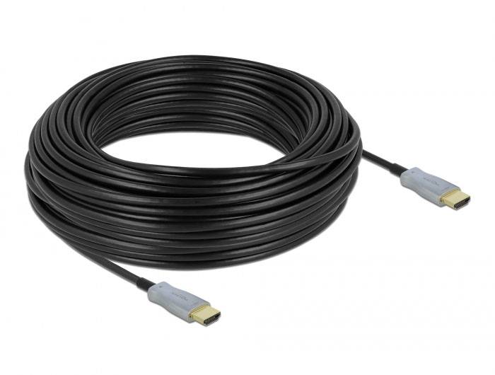 Câble HDMI noir enroulé, avec deux connecteurs gris à chaque extrémité.