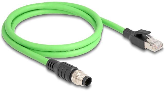 Un câble Ethernet vert avec une fiche RJ45 d'un côté et une fiche ronde de l'autre, sur un fond blanc.