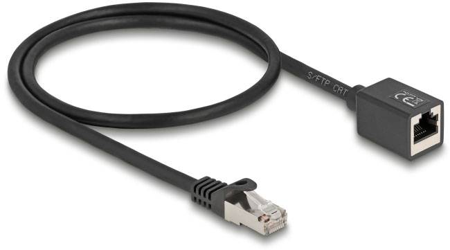 Un câble réseau noir avec une fiche RJ45 et un embout femelle. La catégorie S/FTP Cat 7 est présentée.