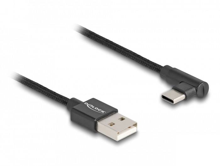 Câble USB-A vers USB-C avec connecteur USB-C coudé à 90 degrés, gainé de nylon noir. Idéal pour un chargement économe en espace.