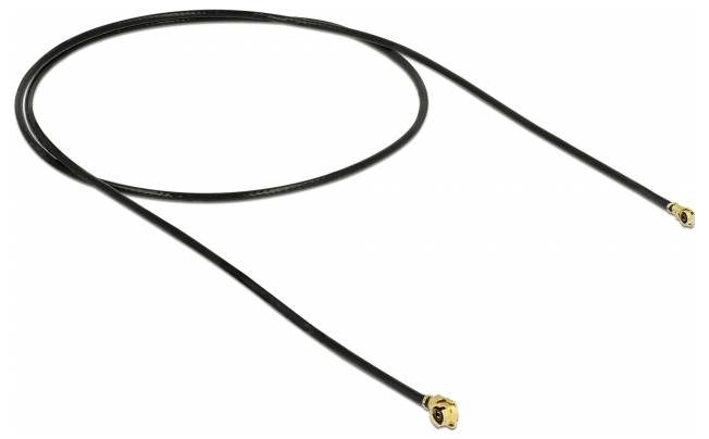 Un câble coaxial noir avec des connecteurs dorés aux deux extrémités, repose en une grande boucle lâche.