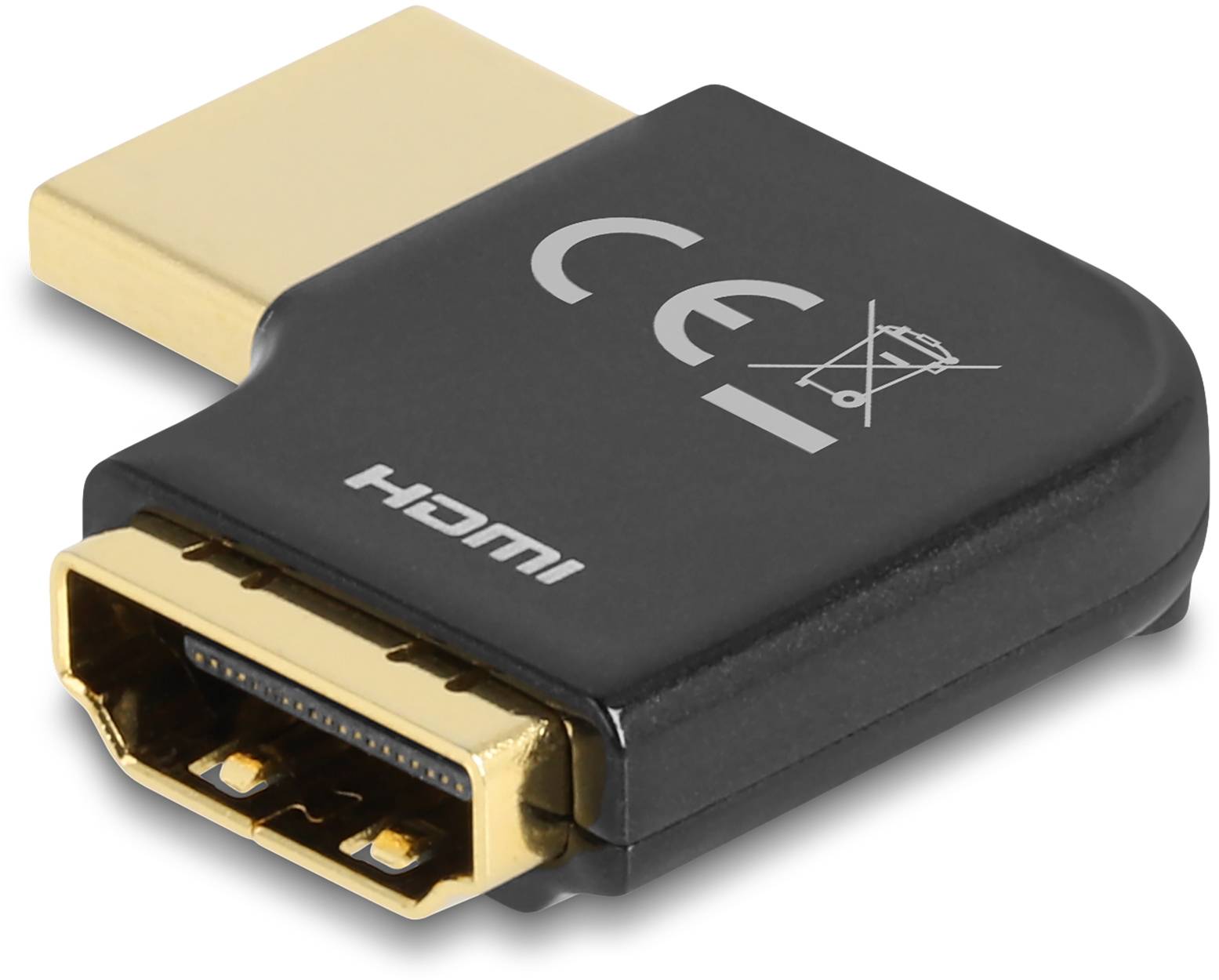 Un adaptateur HDMI coudé noir avec des connexions dorées, portant les symboles CE et de recyclage. Utilisé pour connecter des câbles HDMI de manière flexible.