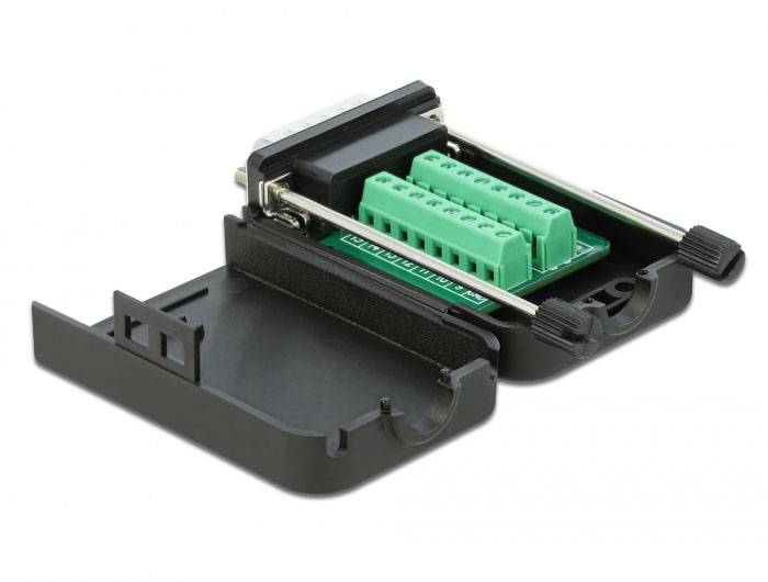 Un boîtier noir ouvert révèle une barrette de connexion verte avec plusieurs bornes de connexion qui peuvent être utilisées dans un circuit électronique.