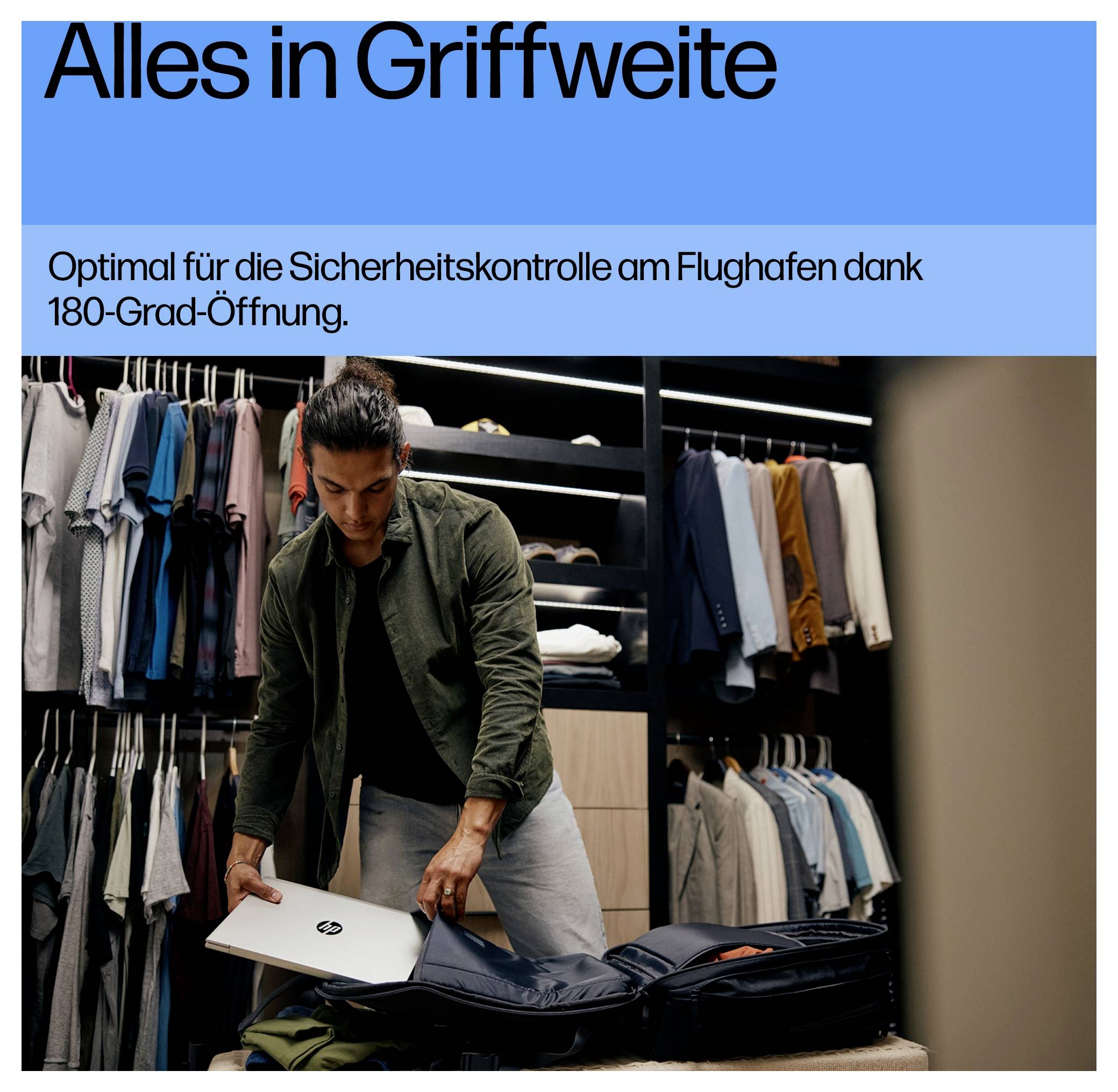 Une personne range un ordinateur portable dans un sac de voyage ouvert devant une armoire. Le texte souligne l'ouverture pratique.