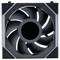 Un ventilateur d'ordinateur noir avec plusieurs pales est installé dans un cadre carré.