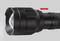 Lampe de poche noire avec une double flèche rouge indiquant un mouvement de glissement pour l'ajustement de la mise au point.