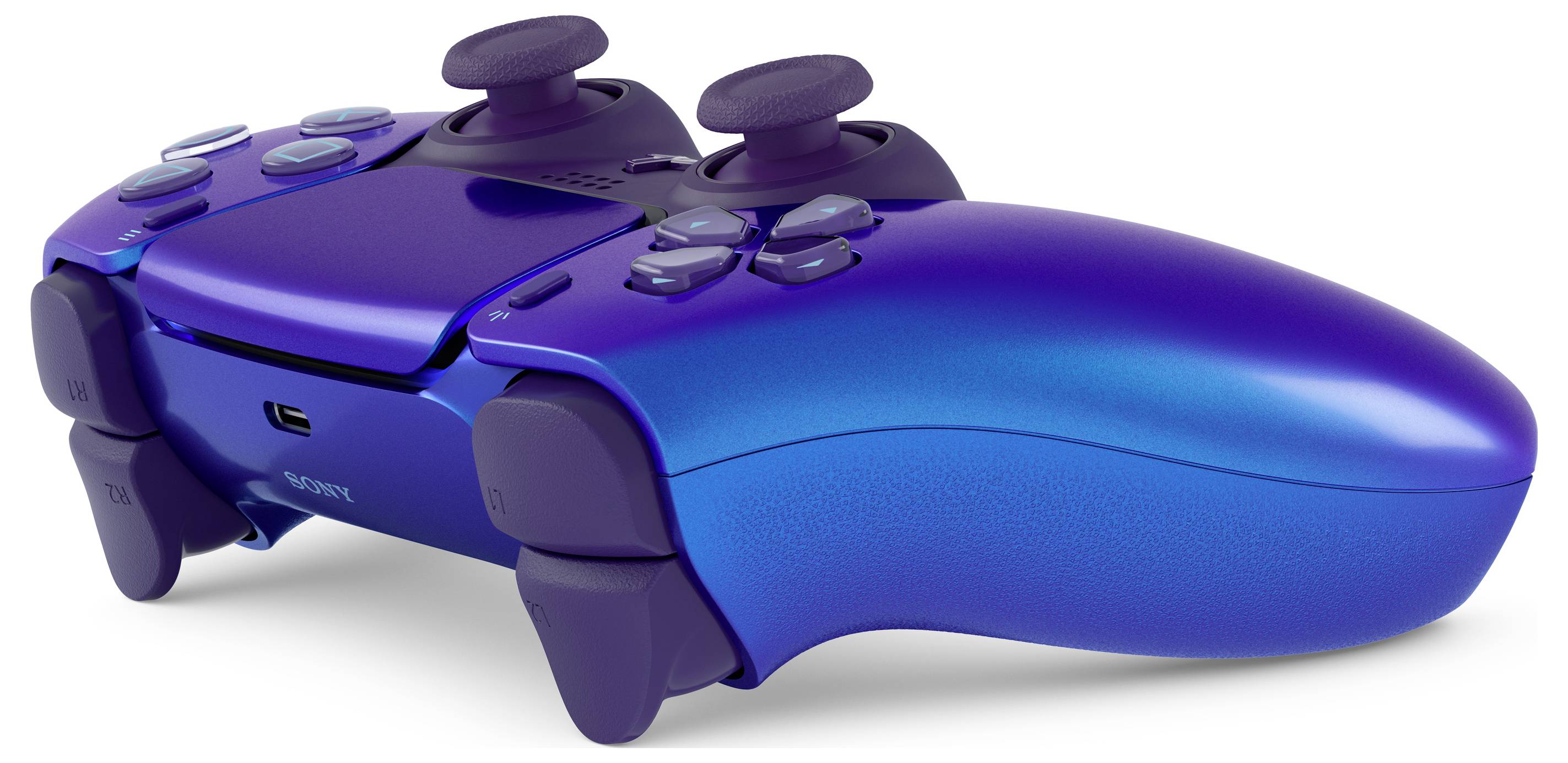 Une manette de jeu bleue avec des boutons et des sticks violets, légèrement inclinée, sur un fond blanc.