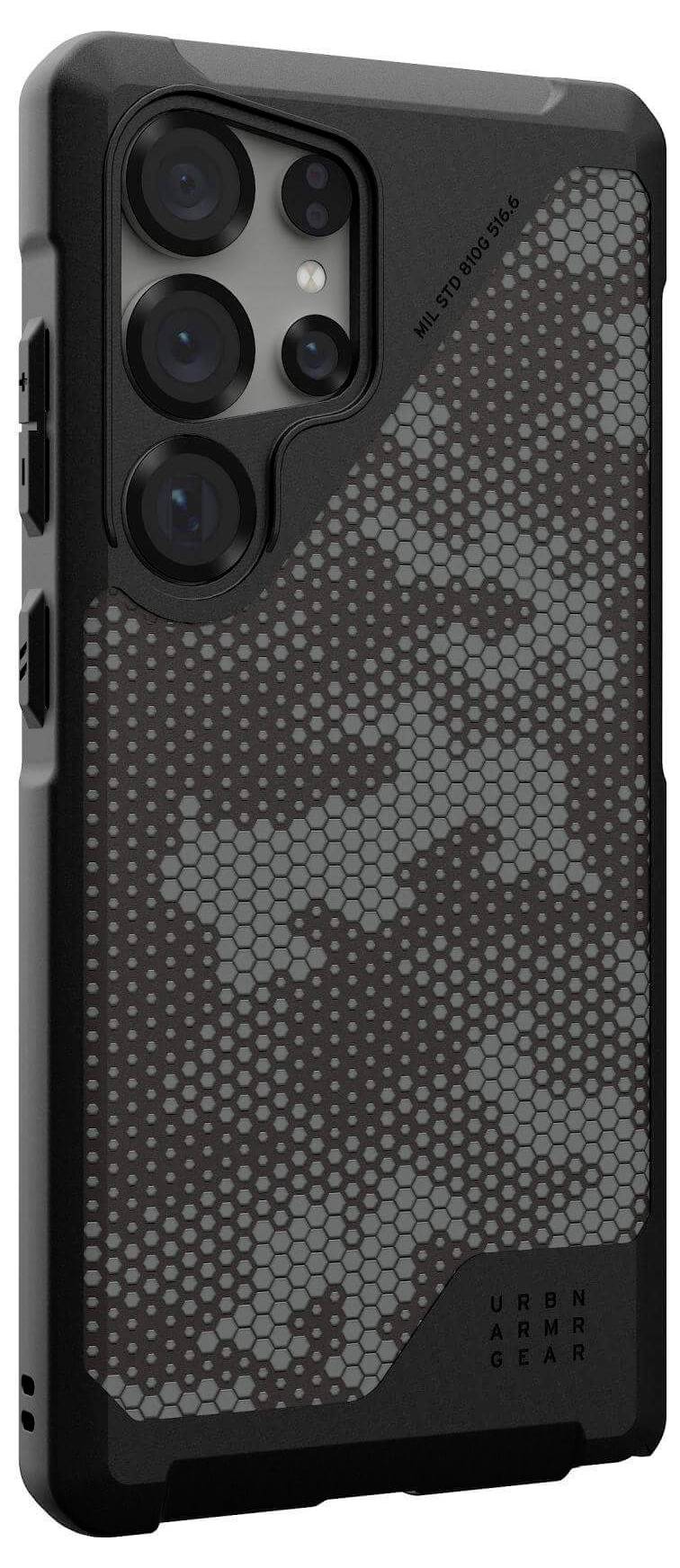 Téléphone noir avec une coque robuste et un motif géométrique à l'arrière, comprenant trois objectifs de caméra.