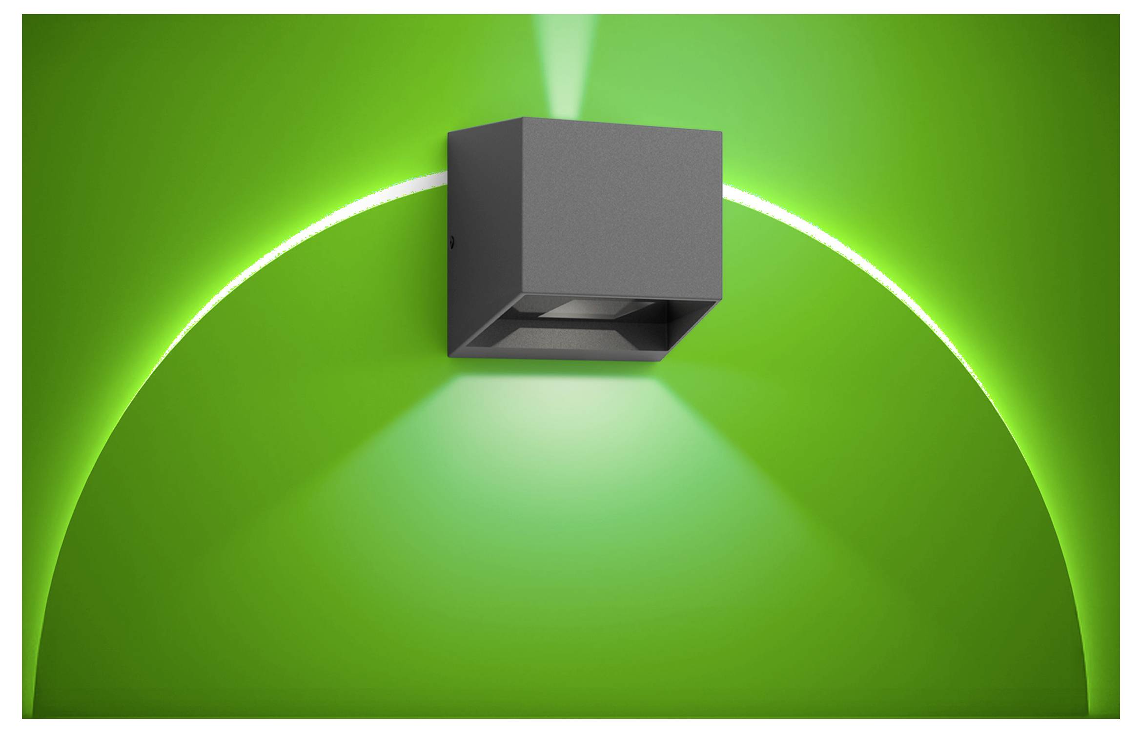 Graphique abstrait vert avec une lumière murale grise brillant vers le bas sur un arc courbe luminescent, suggérant l'illumination ou l'énergie.