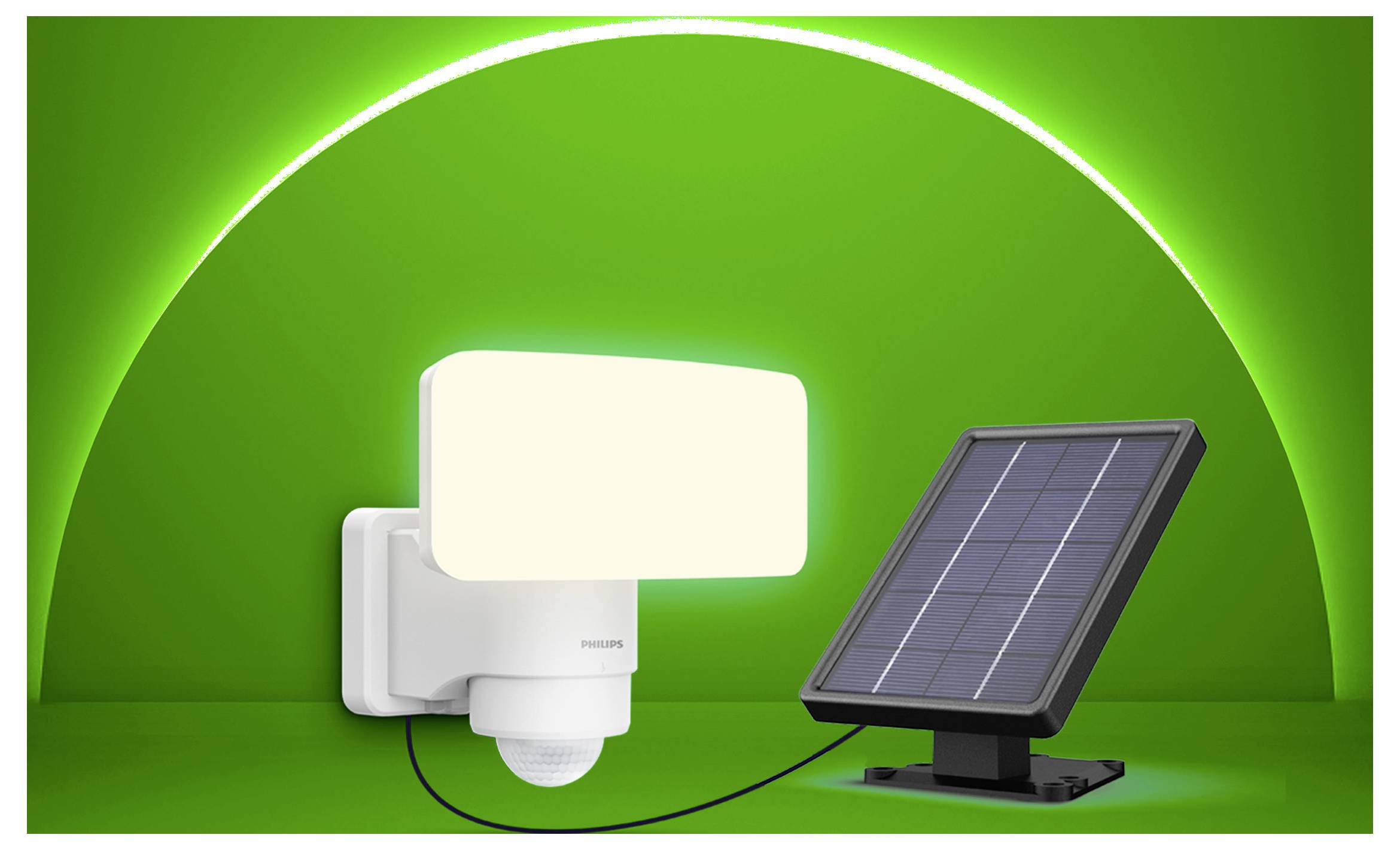 Lampe de sécurité avec détecteur de mouvement alimentée par énergie solaire avec panneau attaché sur fond vert.