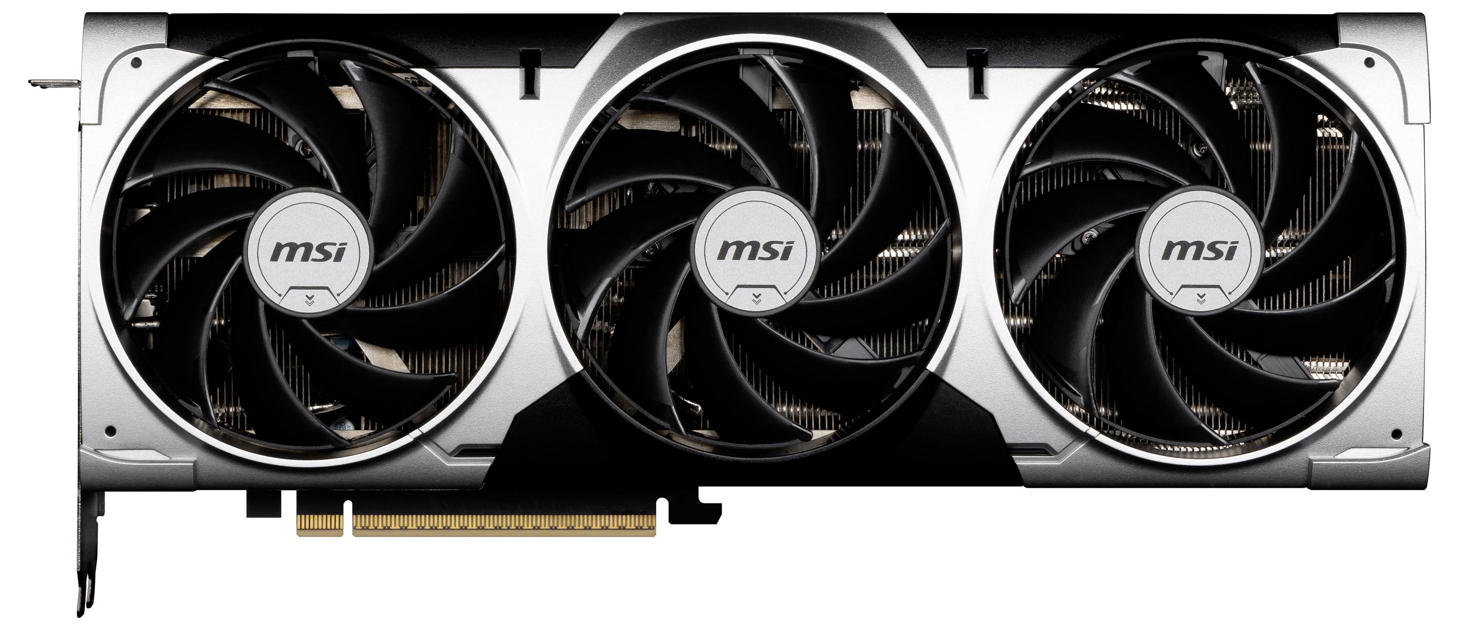 'Carte graphique MSI à trois ventilateurs avec design noir et argent, vue du côté des ventilateurs, connecteur PCIe en bas.'