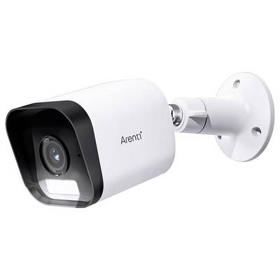 Une caméra de surveillance blanche avec un objectif noir est montée sur un support mural. Elle est orientée vers l'avant.