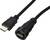 Un câble HDMI avec connecteurs mâle et femelle, utilisé pour la transmission de signaux audio et vidéo entre appareils.