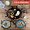 Raclette pour 8 personnes sur une table en bois, avec plaques de grill, légumes et viande ; Texte : 'Comprenant 8 poêlons & spatules'.