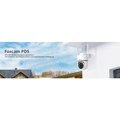 Caméra de surveillance Foscam PD5 montée sur une maison, avec fonction Wi-Fi, capacité de panoramique et d'inclinaison, ainsi que suivi automatique.