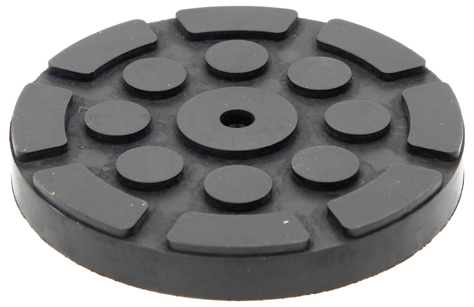 Plaque de caoutchouc noir, ronde, avec neuf surfaces surélevées disposées en deux cercles. Utilisée comme support antidérapant ou surface de pose.