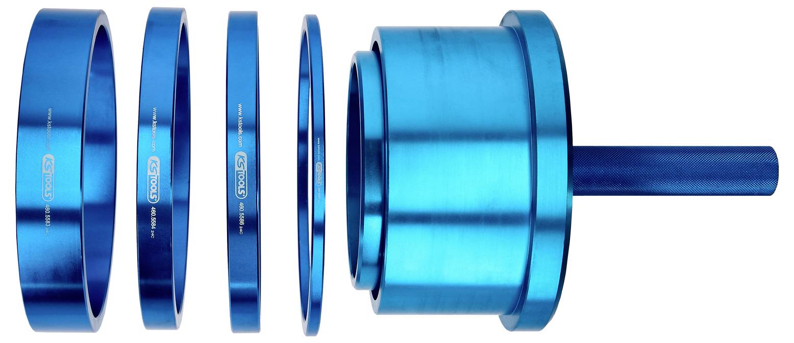 Pièces métalliques bleues de précision, comprenant plusieurs bagues et un composant cylindrique avec une tige, présentées dans un état démonté.