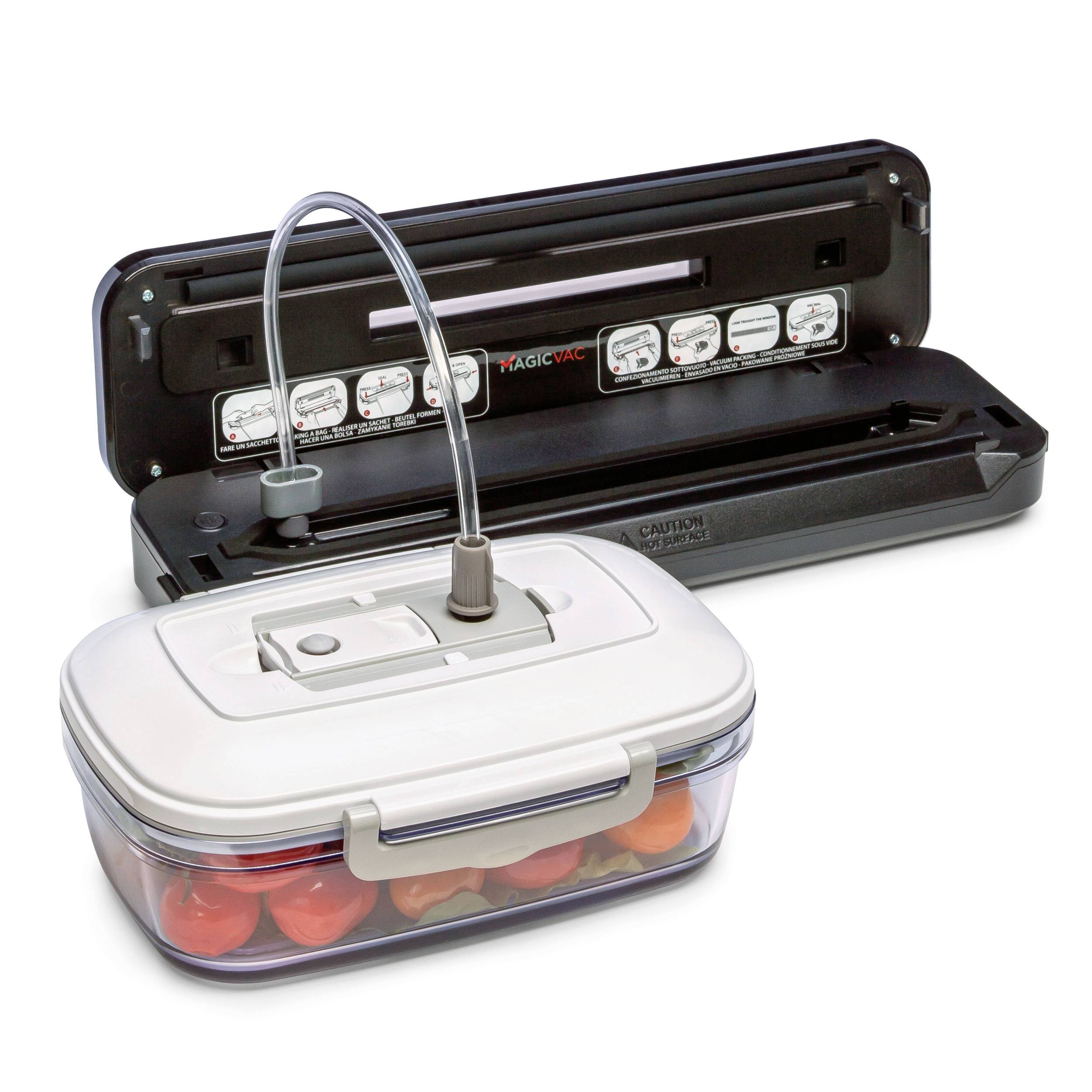 Appareil de mise sous vide avec boîte connectée, dans laquelle des tomates sont conservées. L'appareil dispose d'un panneau de commande étiqueté.