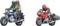Deux minimotos : À gauche, un modèle avec deux personnes en vêtements verts et rouges sur une moto bleue ; à droite, une personne sur une moto rouge.