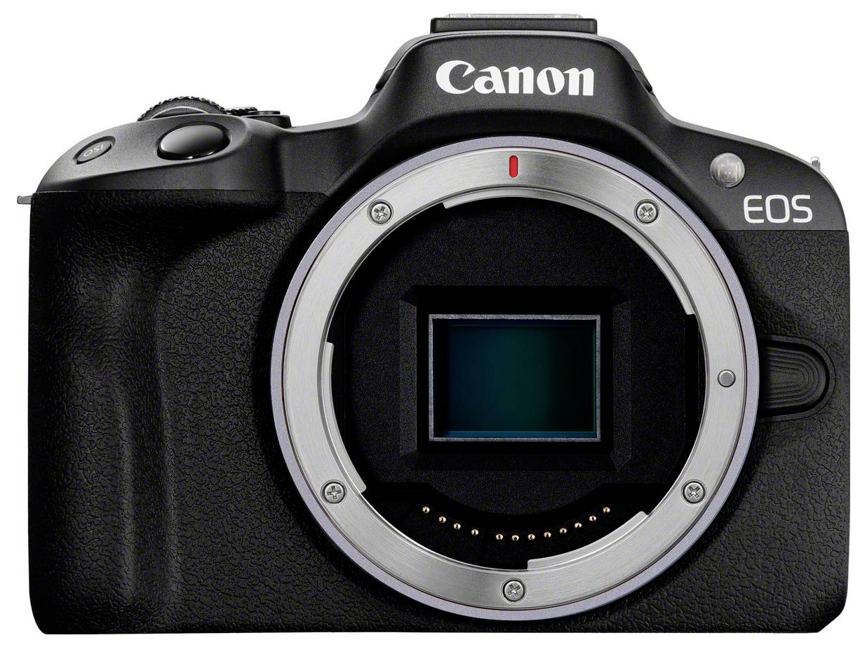 Appareil photo reflex numérique noir, vu de face, sans objectif, avec marquage de marque sur le dessus.