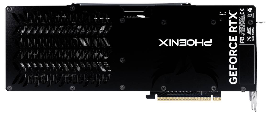 Une carte graphique portant l'inscription 'GeForce RTX' et 'Phoenix', design noir avec des ailettes de refroidissement pour la dissipation thermique.