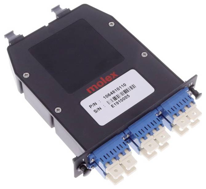Module de panneau de brassage à fibres optiques de marque « Molex » avec de multiples connecteurs LC bleus pour câblage réseau, numéro de pièce 1064810110.