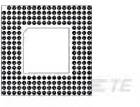 Une grille carrée de points noirs représente un composant technique. Un carré se trouve au centre.