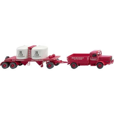 Modèle de jouet rouge d'un camion avec remorque, portant l'inscription 'Josef Dewichert, Witten-Ruhr'. La remorque est équipée de citernes blanches.
