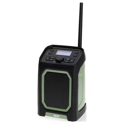 Une radio portable avec un boîtier vert et noir et une antenne. L'écran affiche des informations sur la station, avec des touches de commande disposées au-dessus.