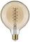 Une ampoule à filament visible en spirale. L'ampoule a une forme ronde, ambrée, et une douille métallique.